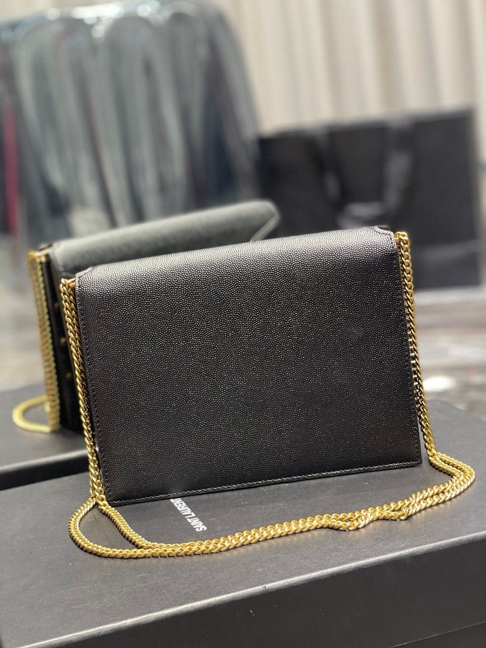 YSL Cassandra Medium 22 cm