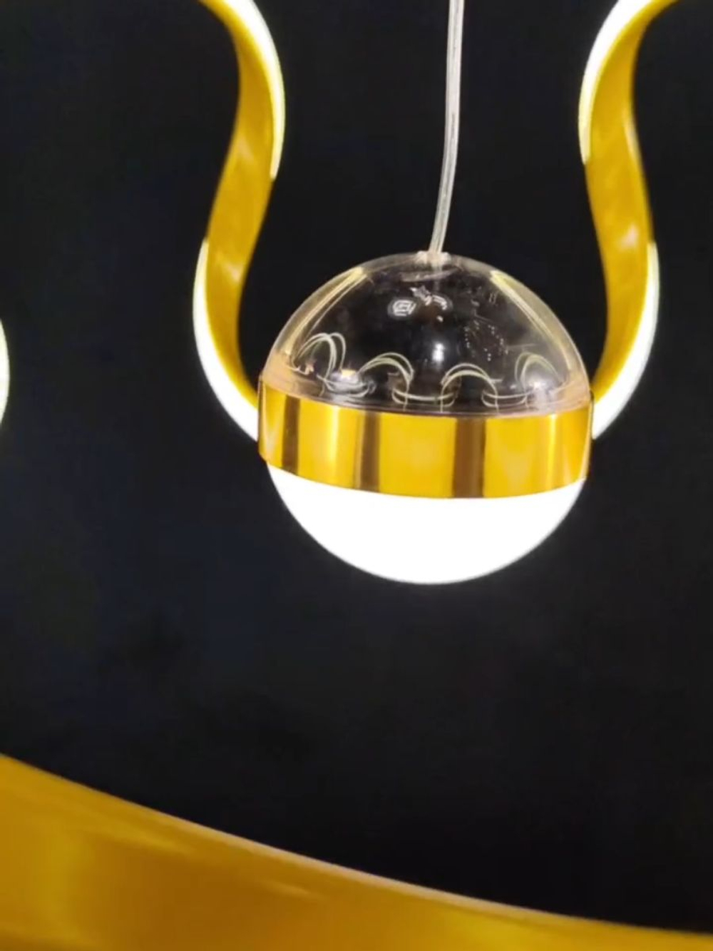 Люстра подвесная светодиодная Lanbos Риббон, LED 70 Вт, до 15 кв м, золотая