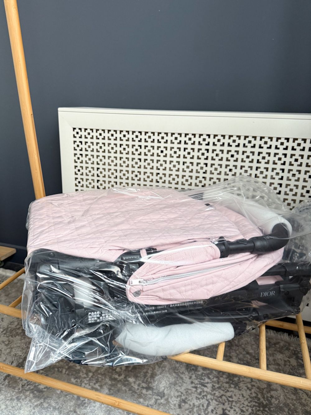 Новая розовая коляска Dior Inglesina