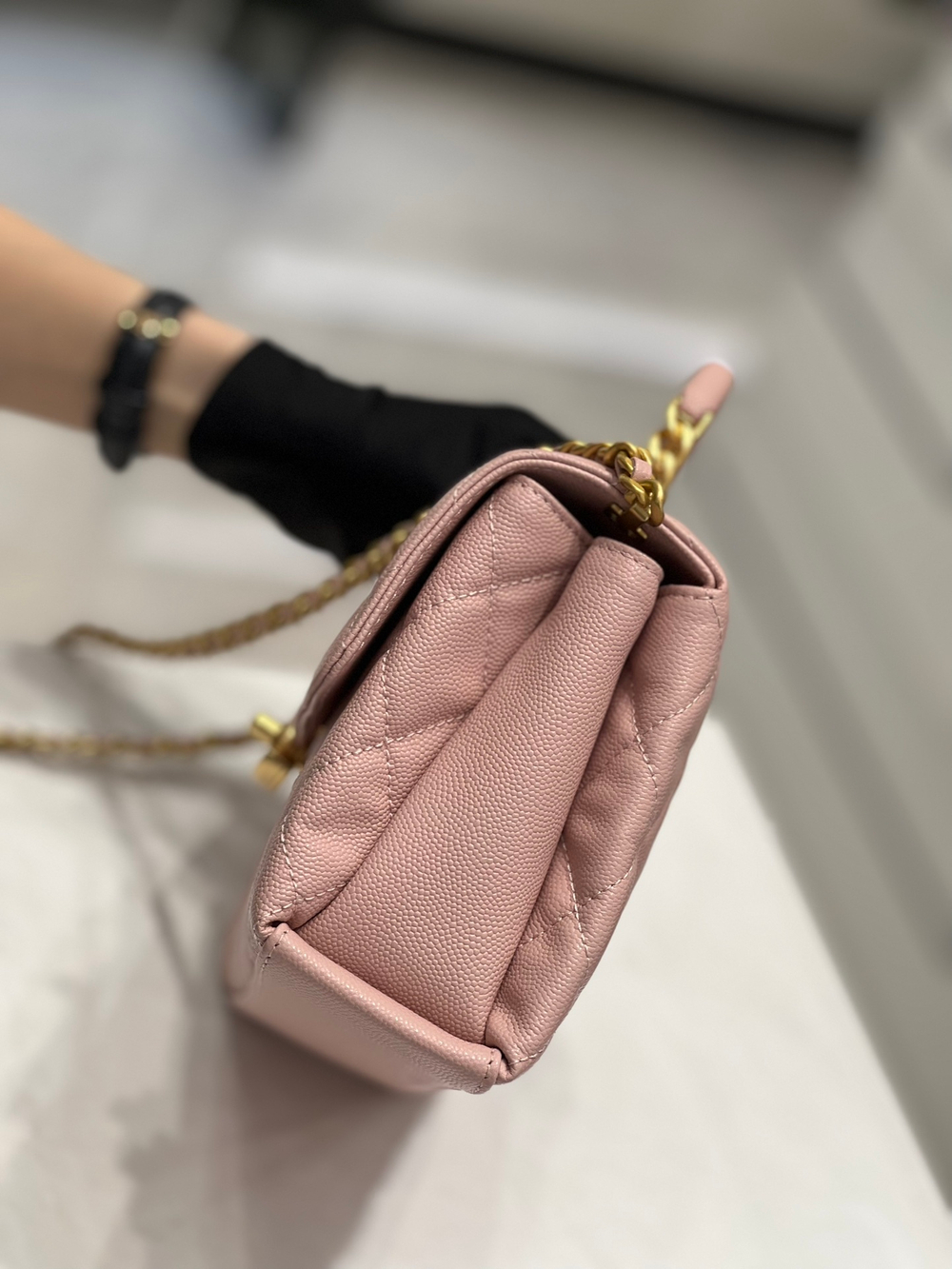 Chanel Carry Me 22 cm
