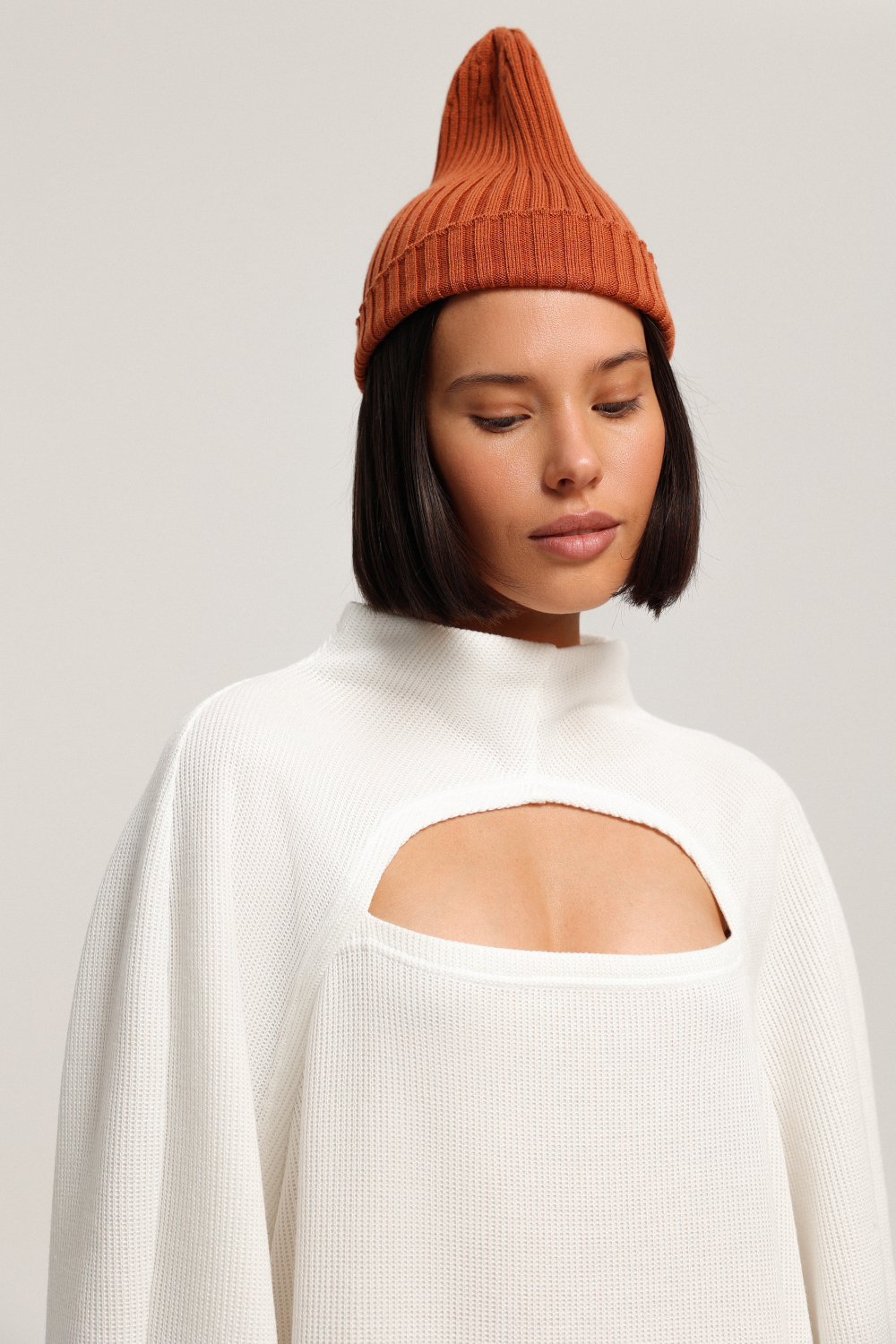 Платье с вырезом на груди макси