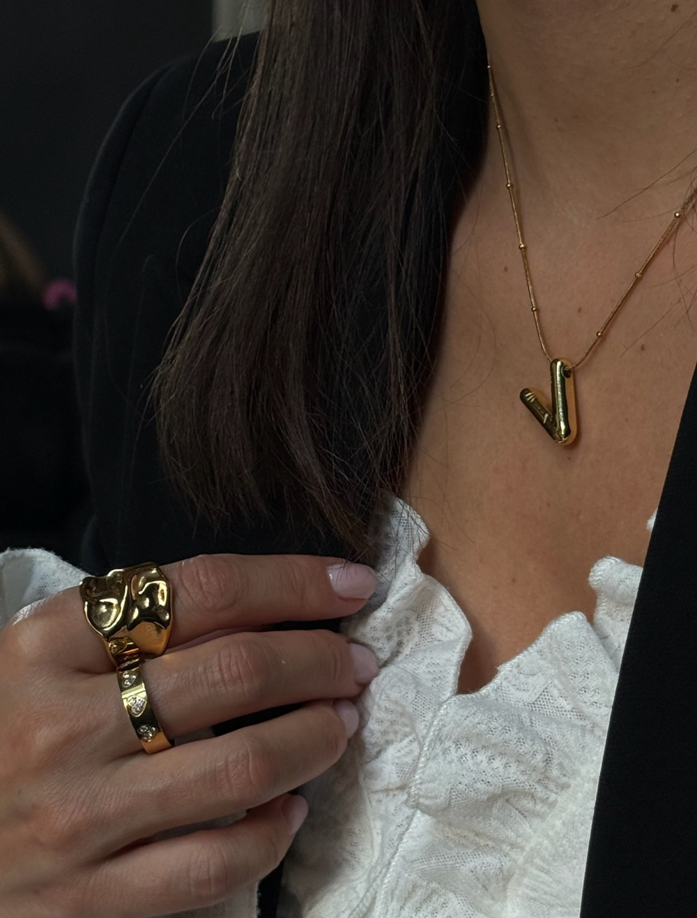 Цепочка буква V