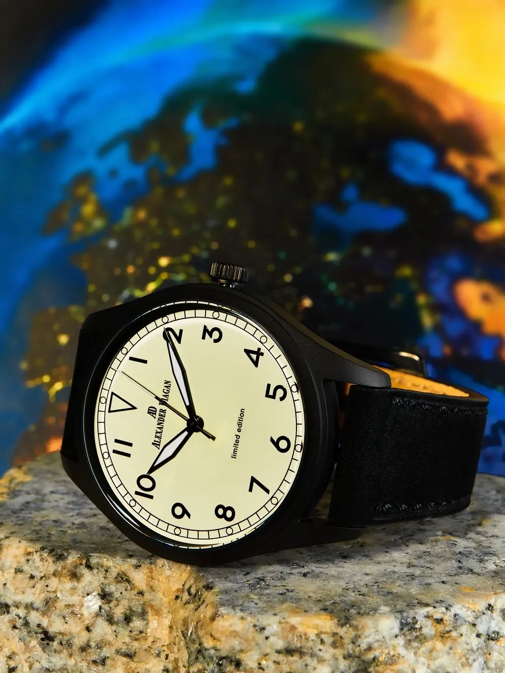 Часы кварцевые Earth Multi black and white