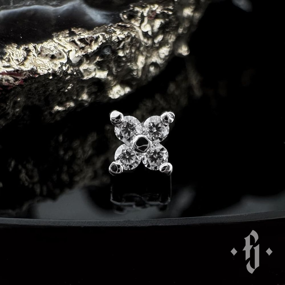 Накрутка &quot;Quaternary&quot; - Белое золото - White CZ