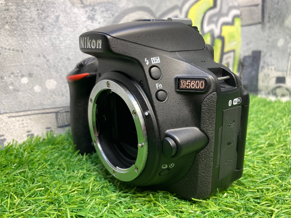 Nikon D5600 + 18-55mm 10000 кадров Покупка/Продажа