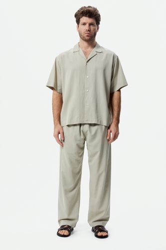 Бежевый костюм-тройка HEATHEN