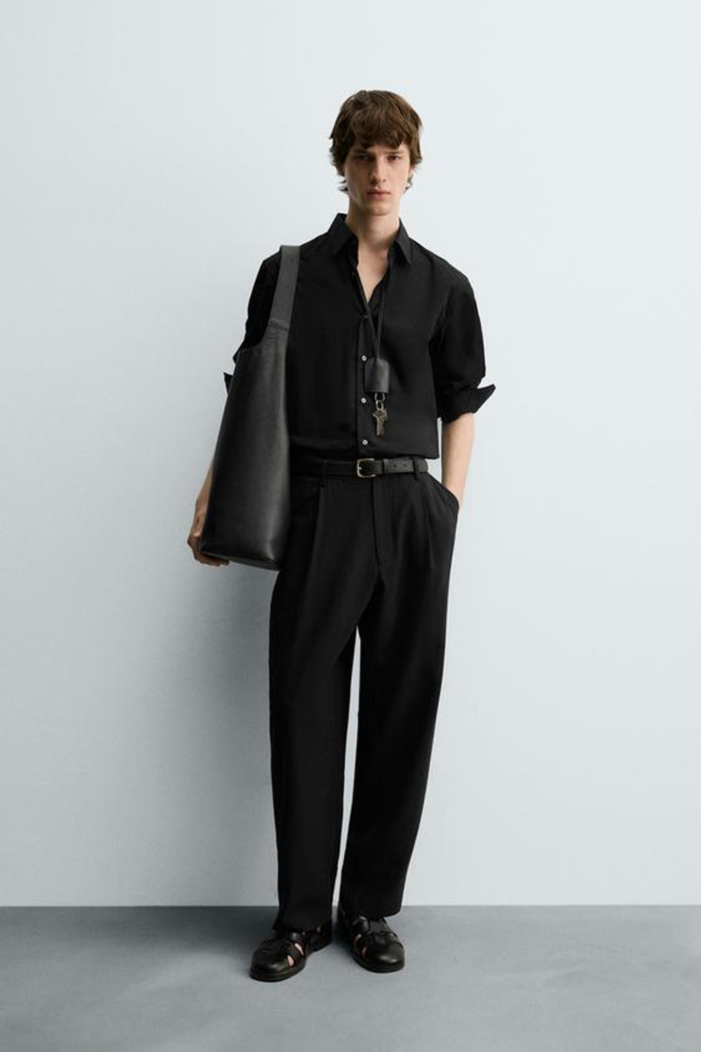 ZARA СТРУЯЩИЕСЯ БРЮКИ СО СКЛАДКАМИ, ЧЕРНЫЙ