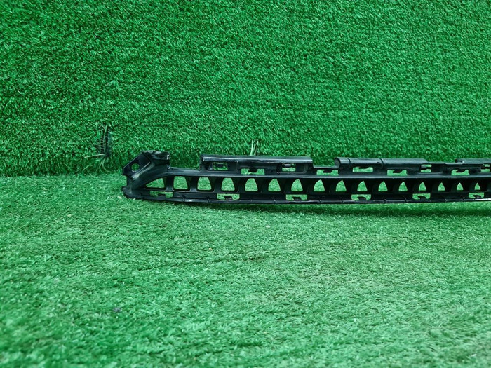 Решетка переднего бампера Hyundai Staria (21-нв)