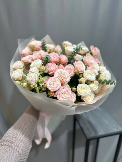 Кустовые розы романтический вечер