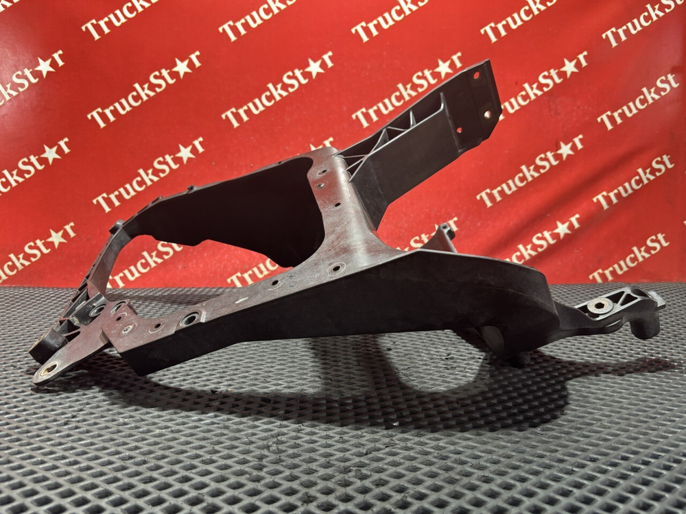 Кронштейн фары левой 2018г