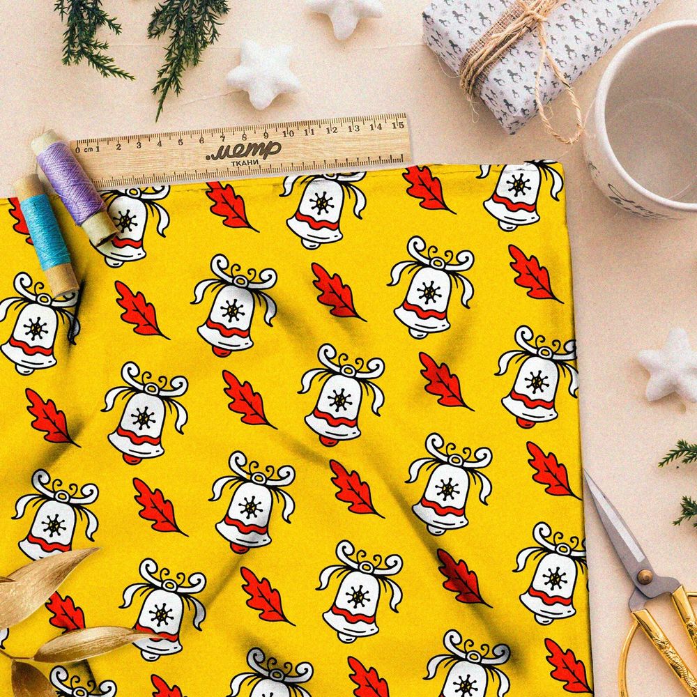 Ткань атлас белые колокольчики и опадающие листья дуба