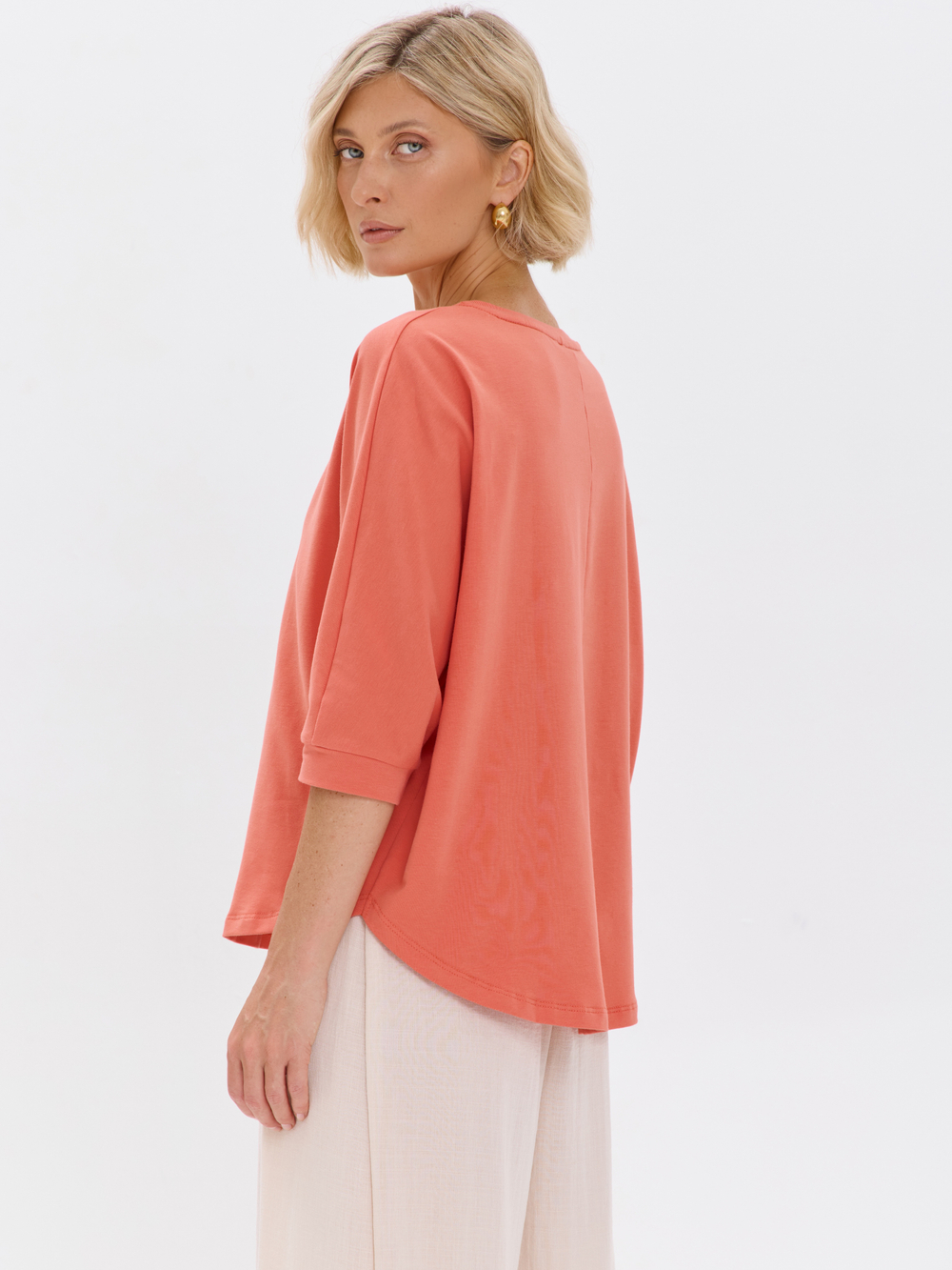 Свободная футболка летучая мышь с рукавом 3/4