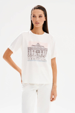 23594 Футболка женская (молочный)