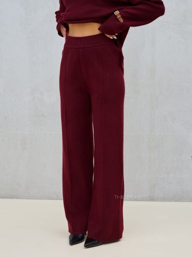 Бордовый трикотажный костюм с брюками