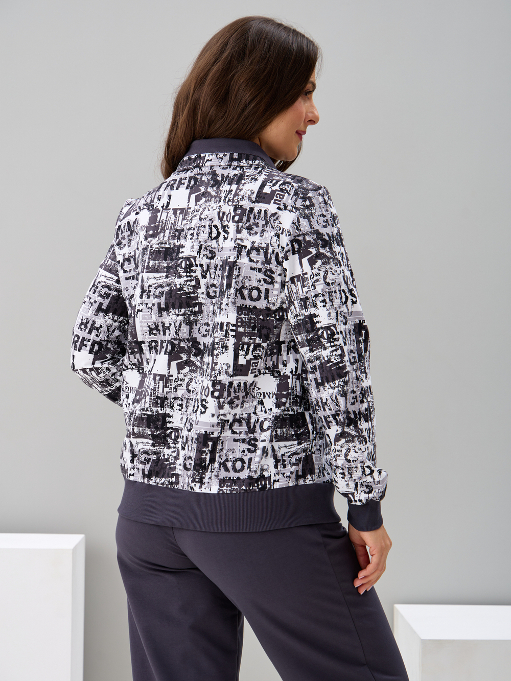 Костюм с брюками КБ-184/белый-антрацитгазета