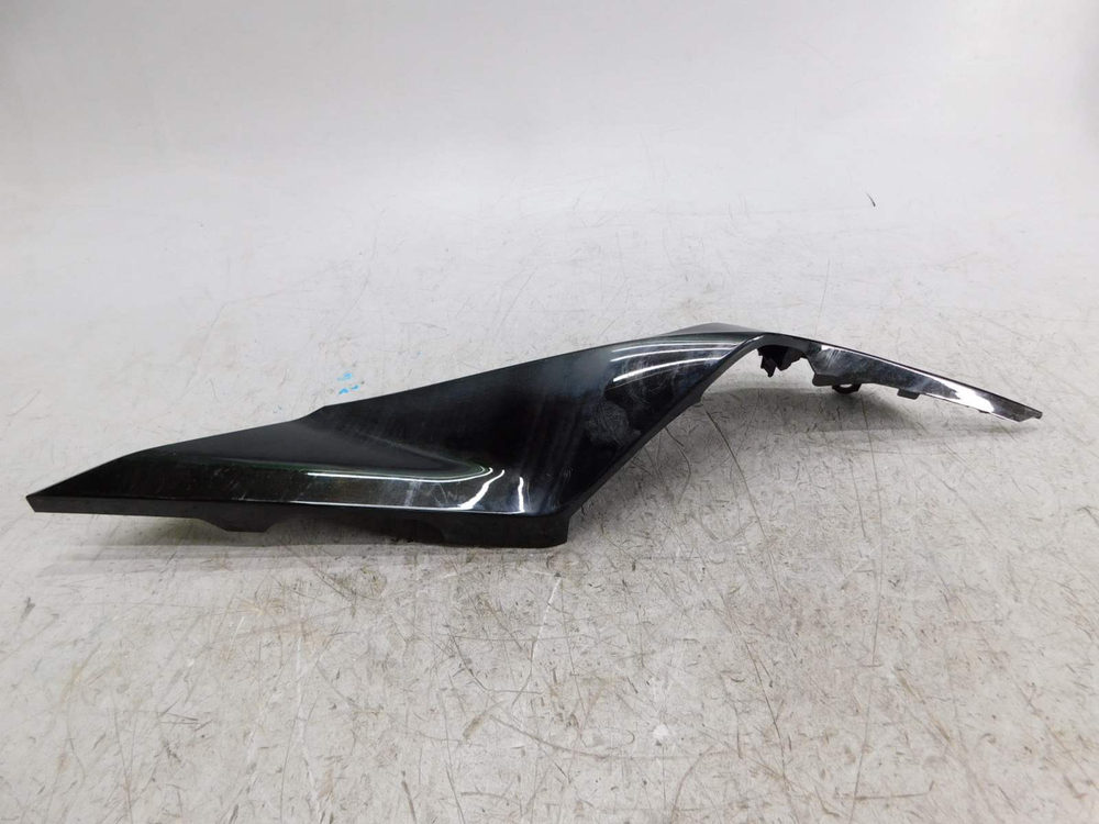 Пластик задний левый Honda VFR800 77230-MJM-D000