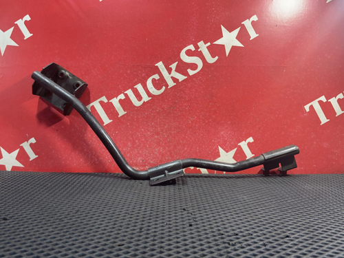 Kpoнштейн cпойлера кабины левый