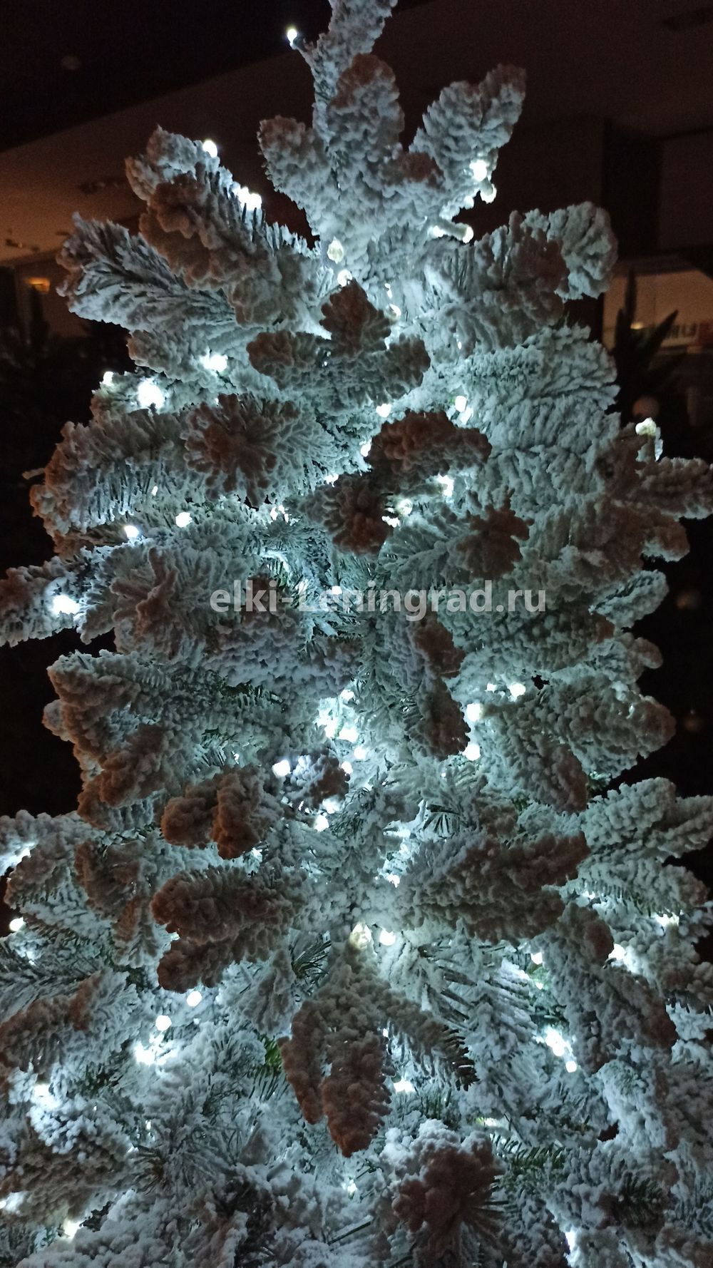 Заснеженная ель с гирляндой «Барокко» холодный свет (Литая+пвх) 150 см / 1,5 м