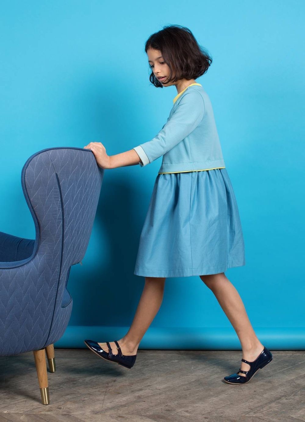 Голубое платье с кантом