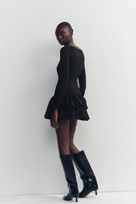 ZARA КОРОТКОЕ ПЛАТЬЕ С ВОЛАНАМИ, ЧЕРНЫЙ