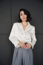 Блуза из обнимающего шелка в жемчужном