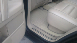 Автоковрики для VW Touareg, I  (2002-2006) Крепеж - "Столбики"