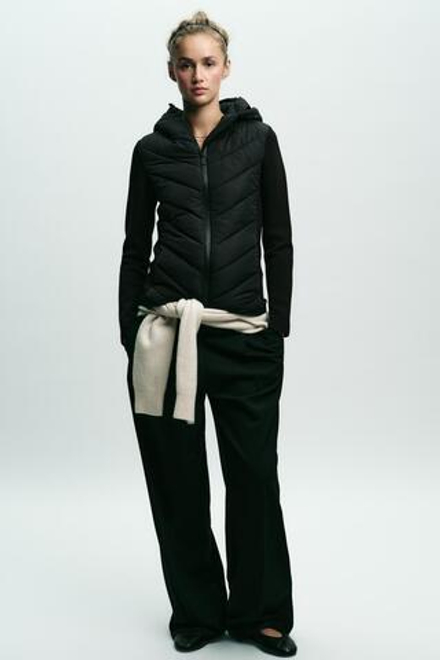 ZARA СТЕГАНАЯ КУРТКА С КОНТРАСТНЫМИ ДЕТАЛЯМИ, ЧЕРНЫЙ