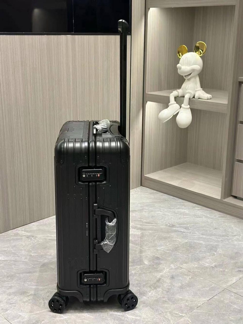 Чемодан Rimowa M