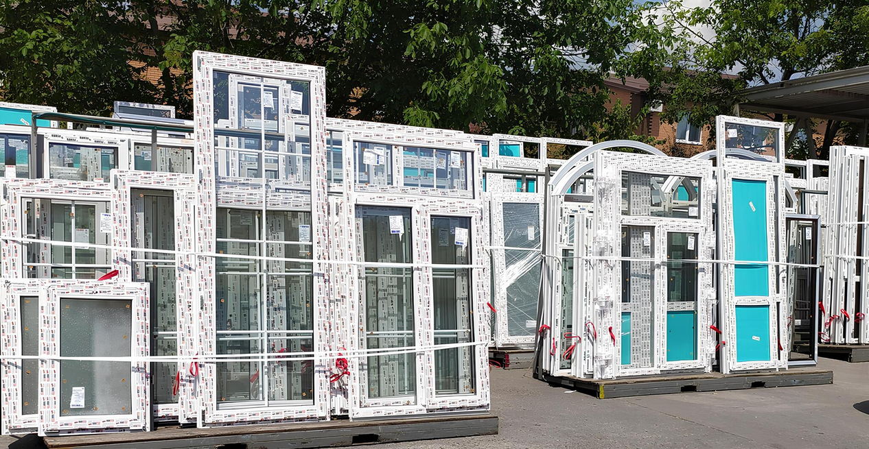 Пластиковые двери ПВХ: предложения и доставка