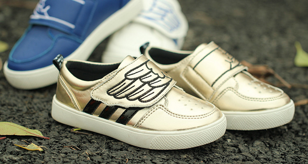 Кроссовки детские на липучке с вышивкой крыла и полосками