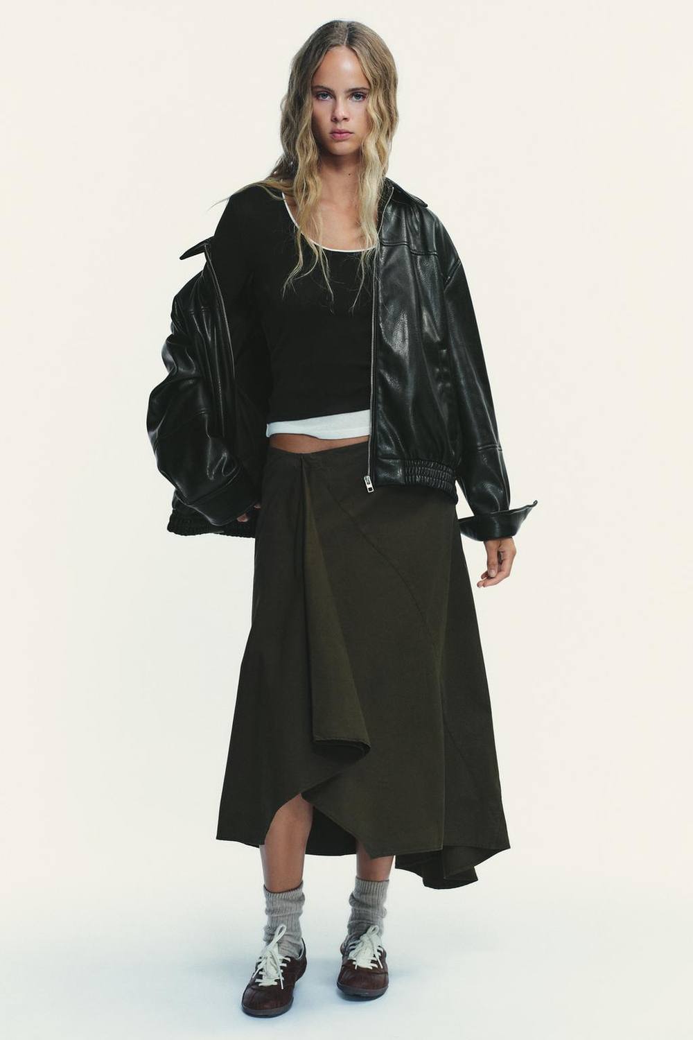 ZARA ФУТБОЛКА С КРУГЛЫМ ВЫРЕЗОМ, ЧЕРНЫЙ