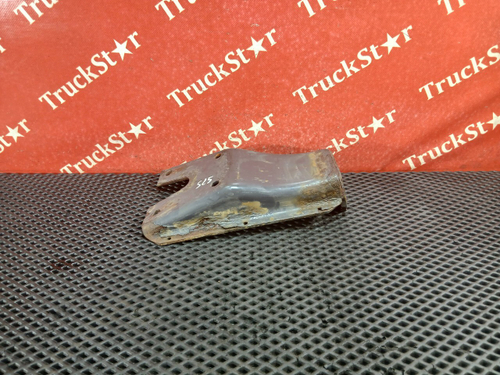 Кронштейн амортизатора переднего