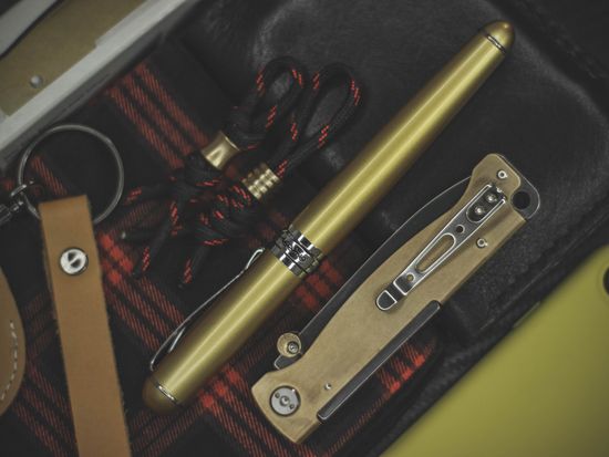 Складной нож Boker 01BO853 Atlas Brass c клинком из стали Sandvik™ 12С27, рукоять латунь