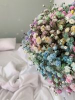 Композиция в коробке с радужной гипсофилой