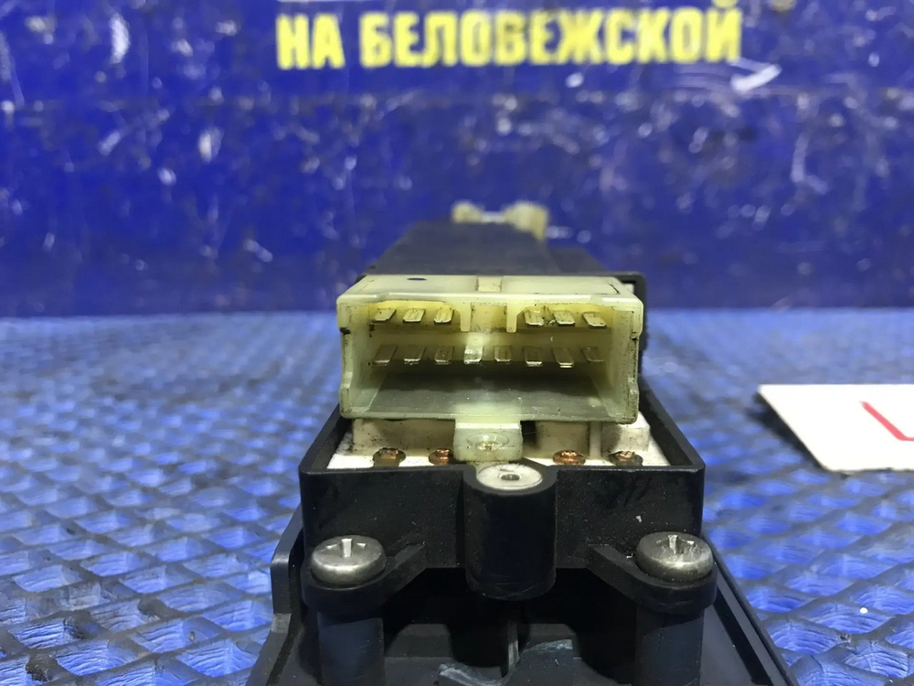 Блок управления стеклоподъемниками TOYOTA HILUX SURF 1992