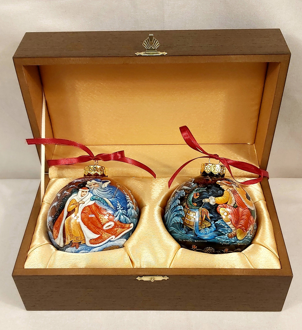 Набор новогодних шаров с ручной росписью "Морозко" и "По-щучьему веленью"