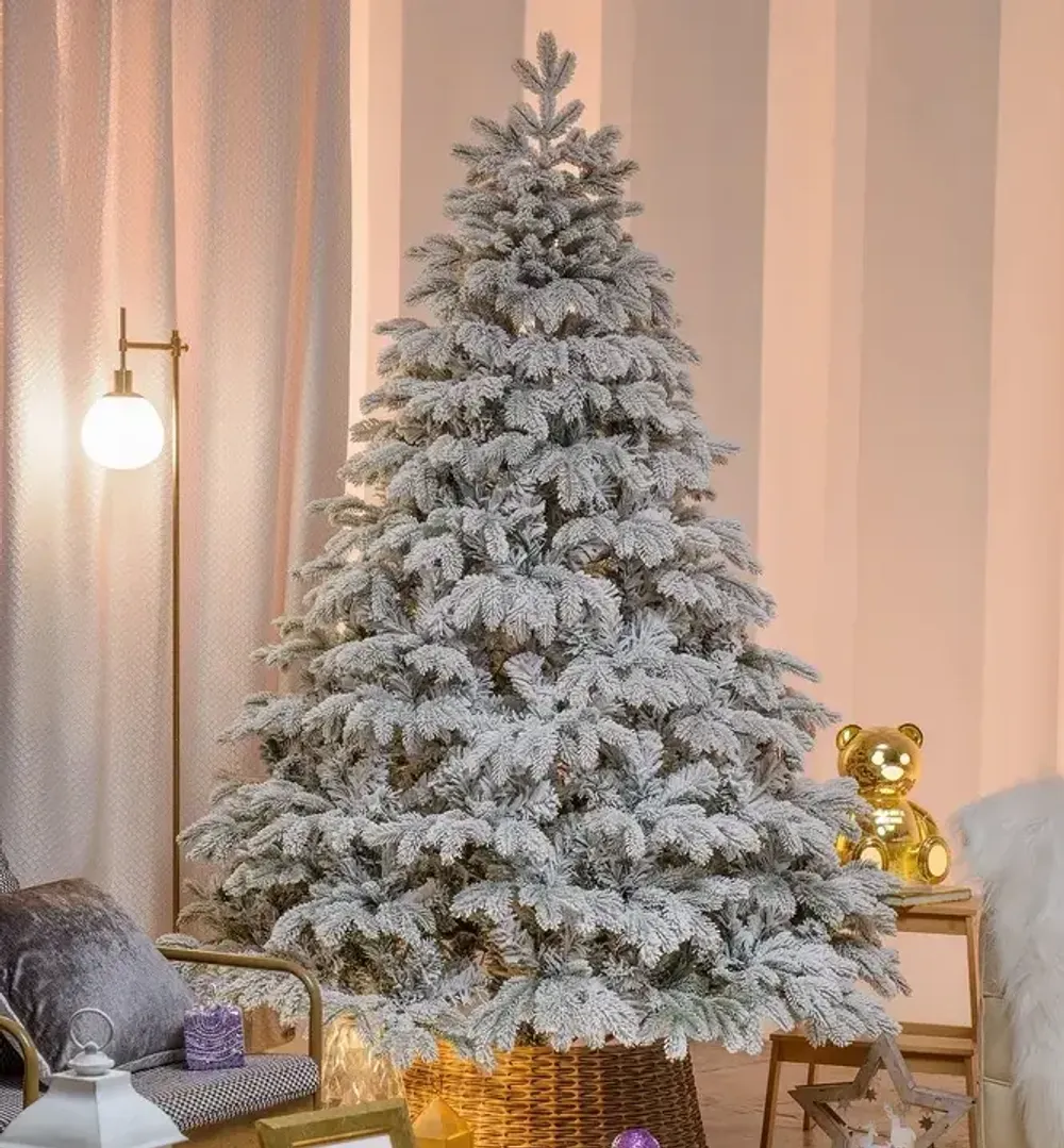 Заснеженная елка с гирляндой «Камчатская» теплый свет (Литая+пвх) 240 см / 2,4 м