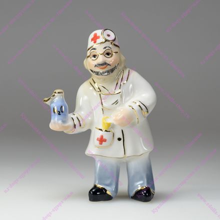 Фарфоровая елочная игрушка "Доктор Айболит"