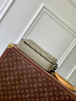 Louis Vuitton Trio Messenger