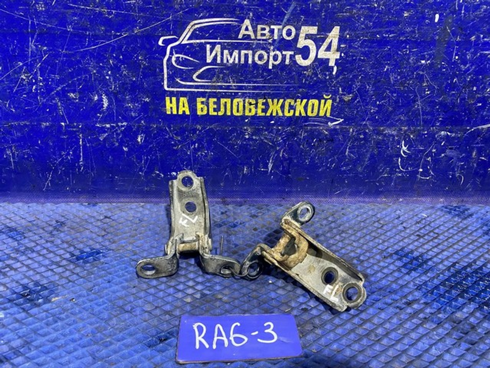 Петля двери передней левой Honda ODYSSEY 2001