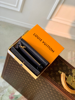 Louis Vuitton Sarah Wallet