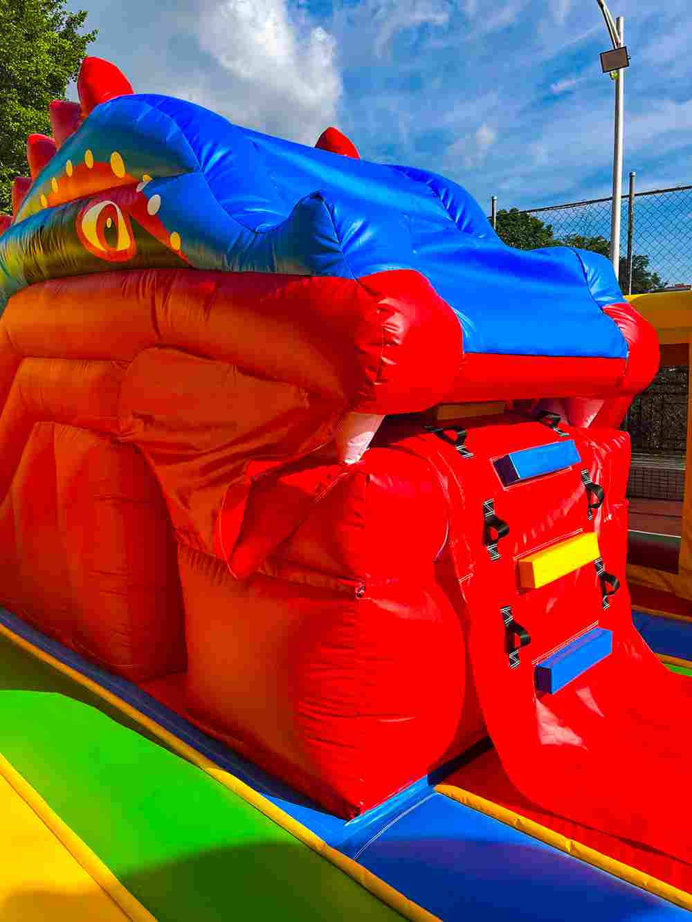 Коммерческий надувной батут «Драконы в тропиках» с механизированной головой, 14*7*7,3 м