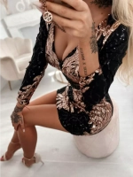 черное платье с золотистыми пайетками