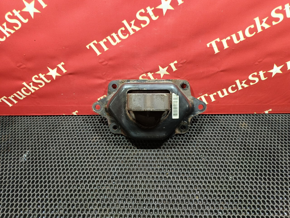 Подушка двигателя задняя