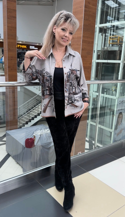 Трикотажный жакет-рубашка с изображением города