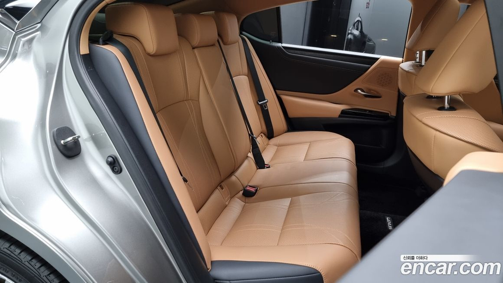 Lexus ES300h 7 Generation Luxury Plus (01.2023)
