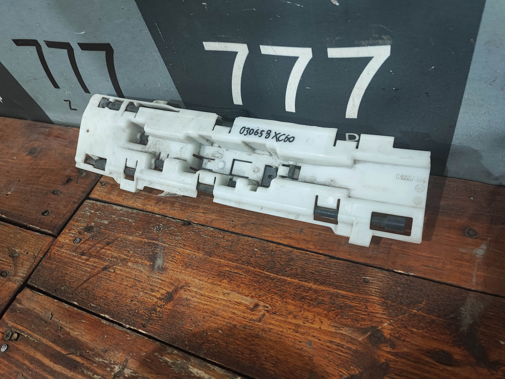 Блок управления крышкой багажника с кронштейном Volvo XC60 2 17-нв Б/У Оригинал C37437200