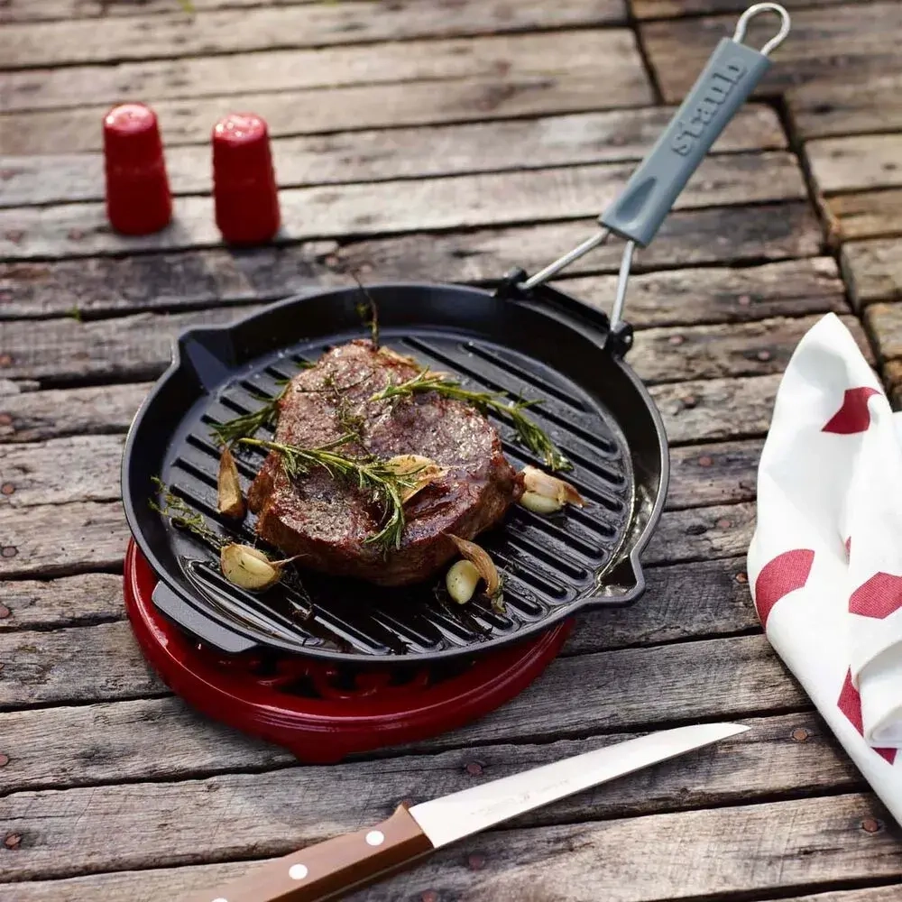 STAUB Чугунная подставка 23 см, красный