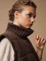 V0442-8100 Жилет шоколадный dbr