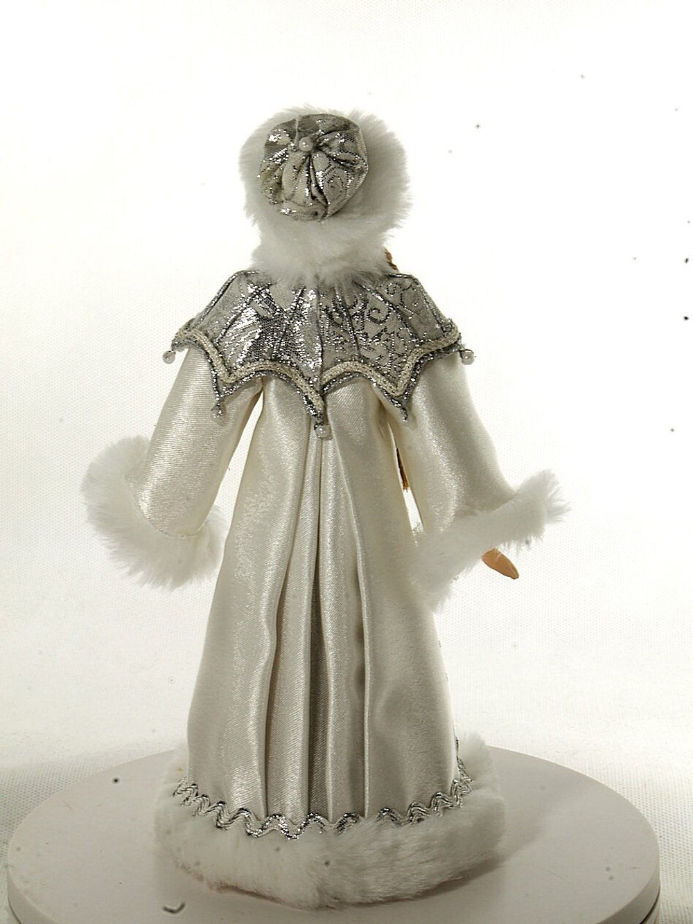 Кукла фарфоровая Снегурочка в шубке с пелериной. Новогодний сувенир ручной работы